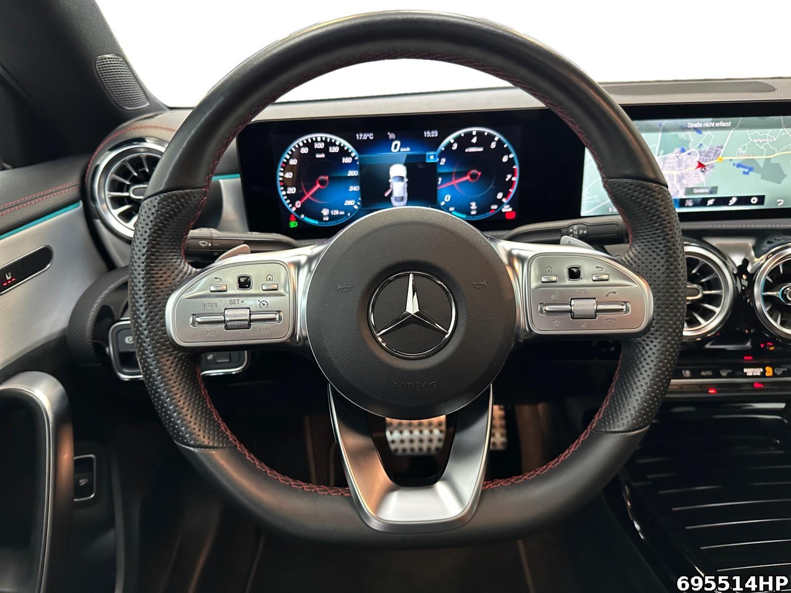 Fahrzeugabbildung Mercedes-Benz CLA 35 AMG 4M Coupé Night Pano Sound Kamera LED