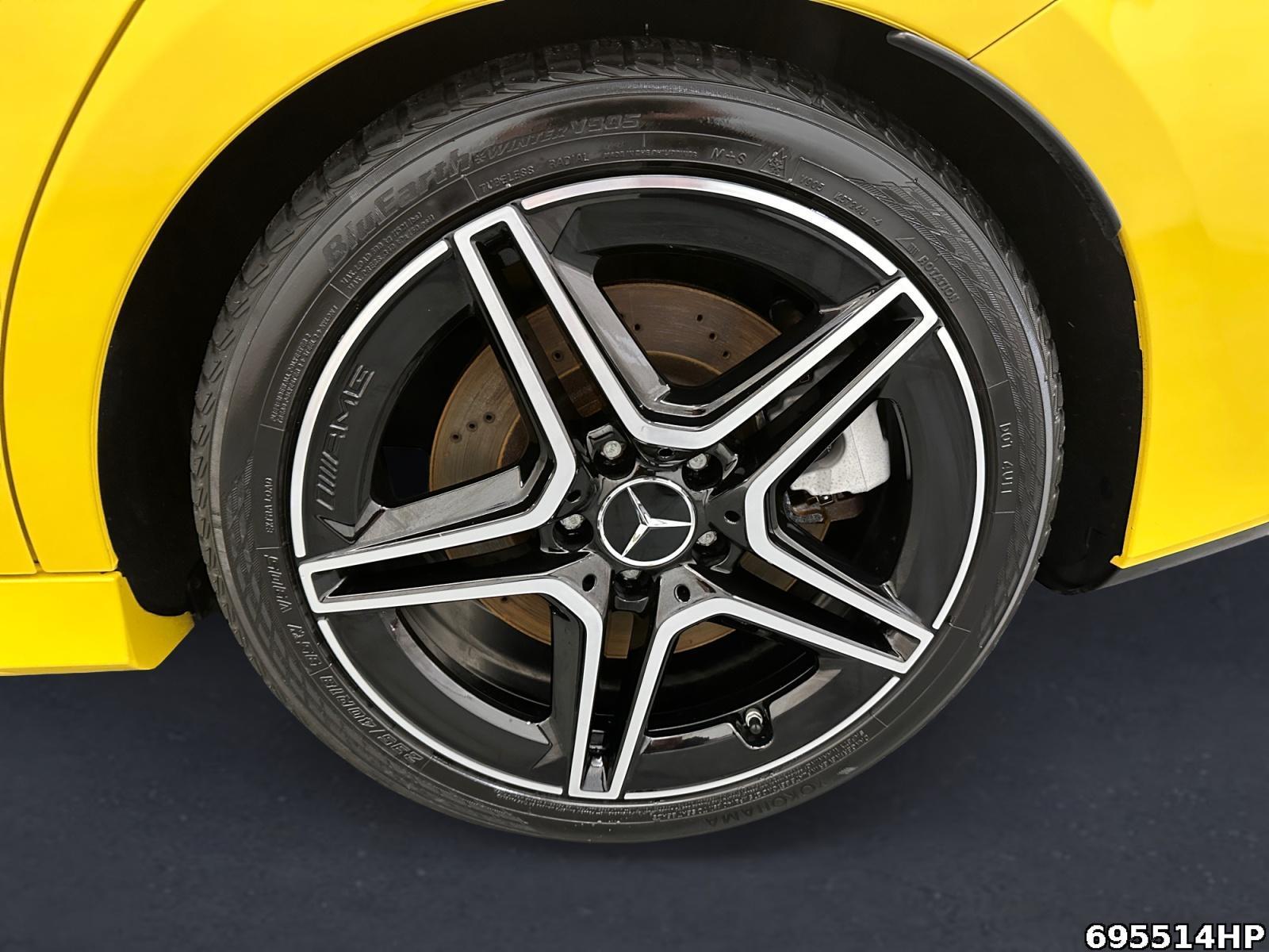 Fahrzeugabbildung Mercedes-Benz CLA 35 AMG 4M Coupé Night Pano Sound Kamera LED