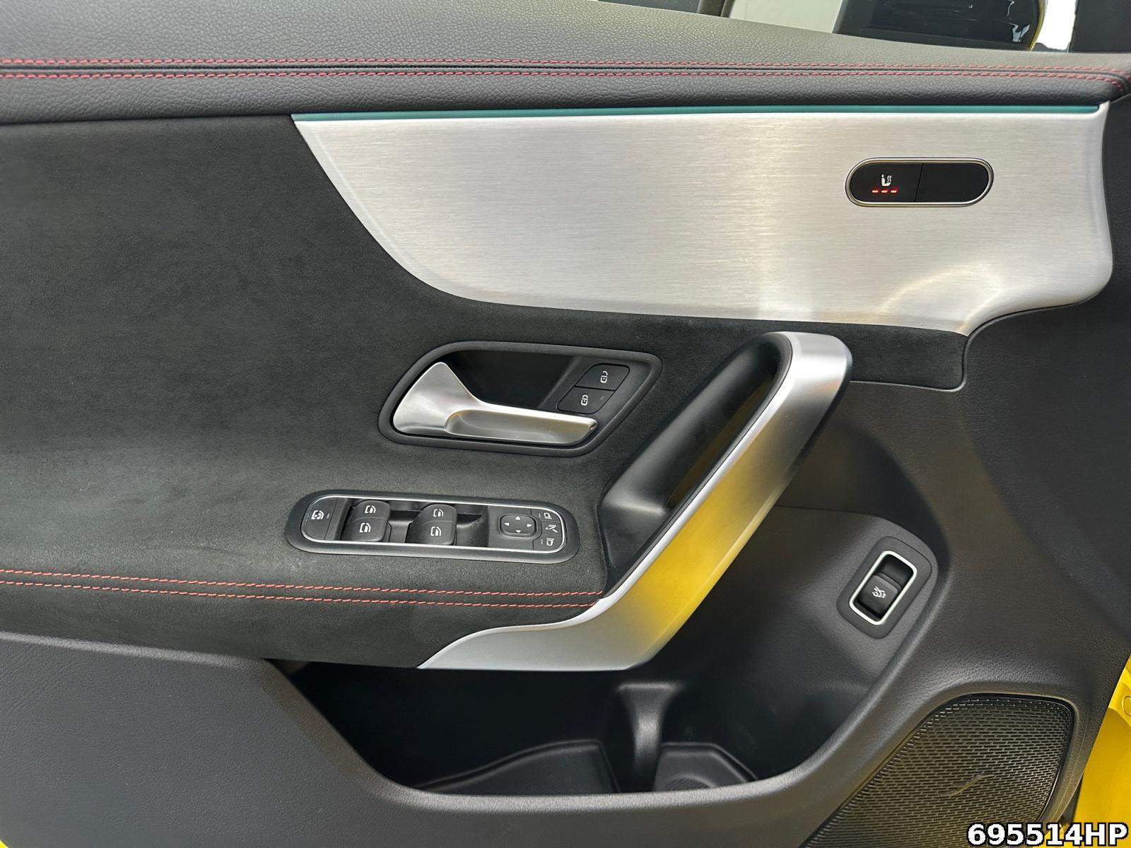 Fahrzeugabbildung Mercedes-Benz CLA 35 AMG 4M Coupé Night Pano Sound Kamera LED