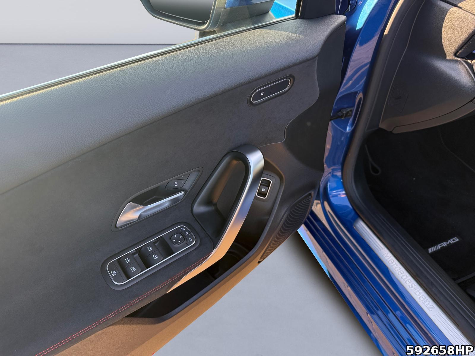 Fahrzeugabbildung Mercedes-Benz A 250 AMG Pano Lenkradhzg Ambiente Keyless