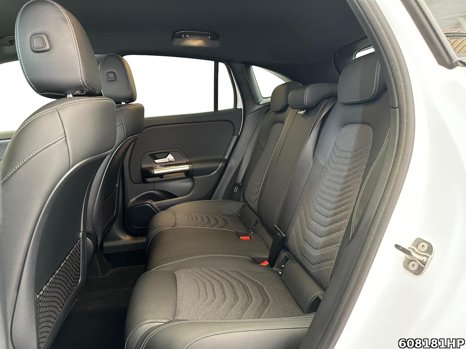 Fahrzeugabbildung Mercedes-Benz GLA 200 Progressive DISTRONIC AHK Night Easypac