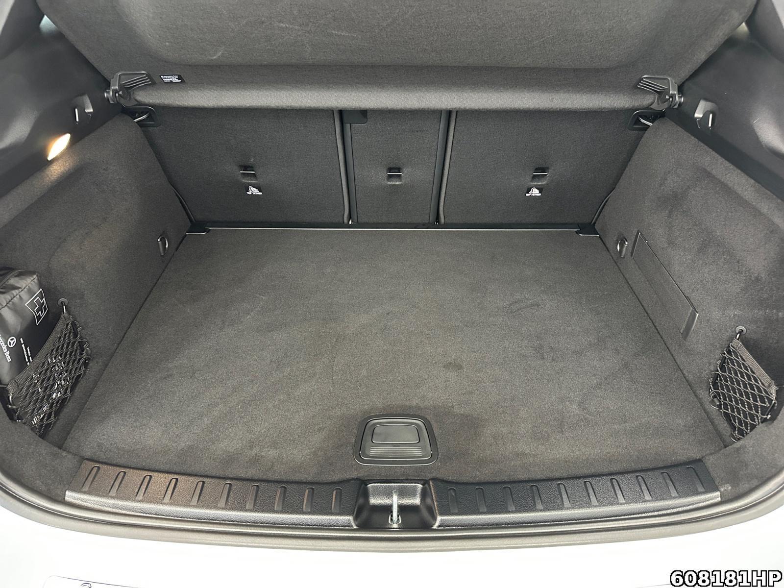 Fahrzeugabbildung Mercedes-Benz GLA 200 Progressive DISTRONIC AHK Night Easypac