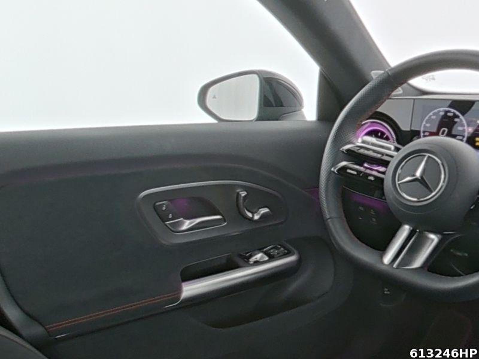 Fahrzeugabbildung Mercedes-Benz CLA 200 AMG Pano Distronic Superscreen LED