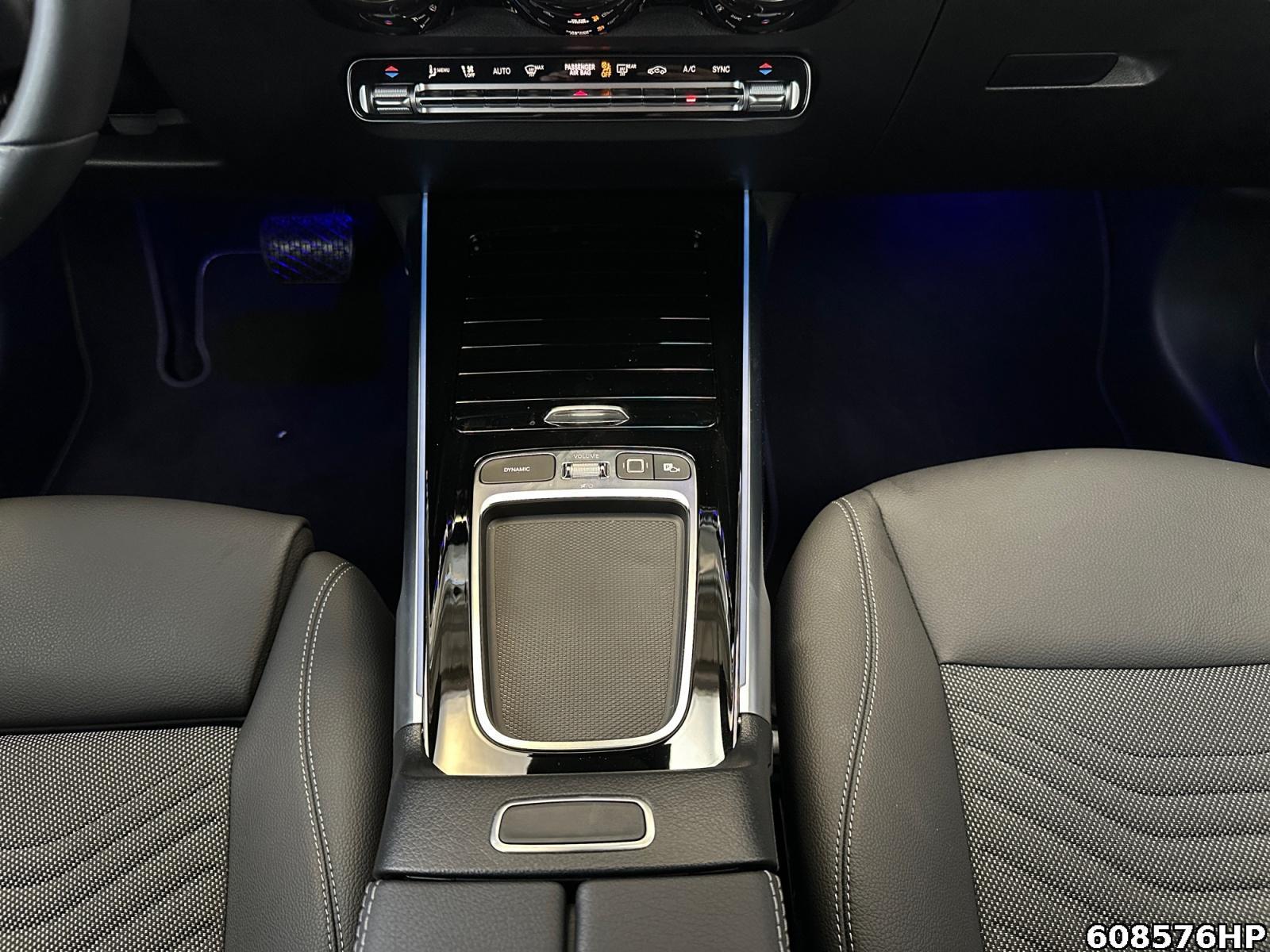 Fahrzeugabbildung Mercedes-Benz GLB 200 Progressive 7 Sitzer Distronic Ambiente
