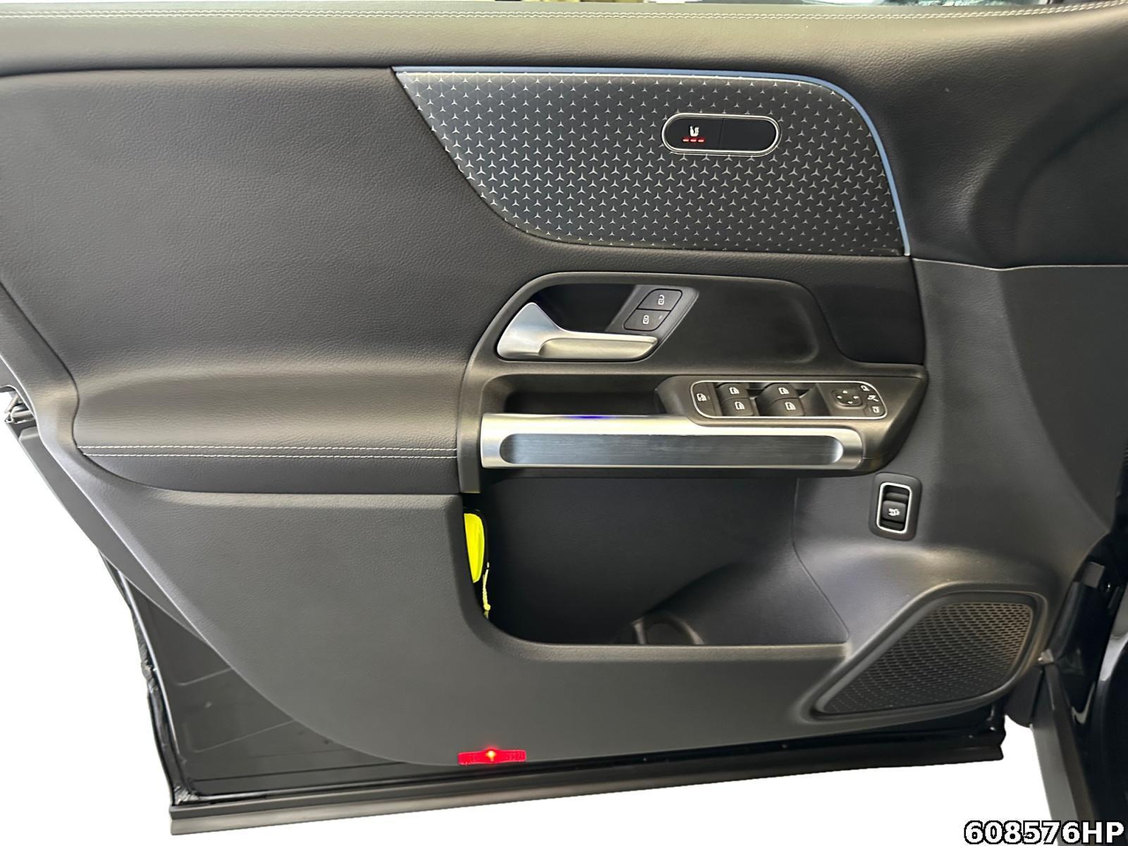 Fahrzeugabbildung Mercedes-Benz GLB 200 Progressive 7 Sitzer Distronic Ambiente