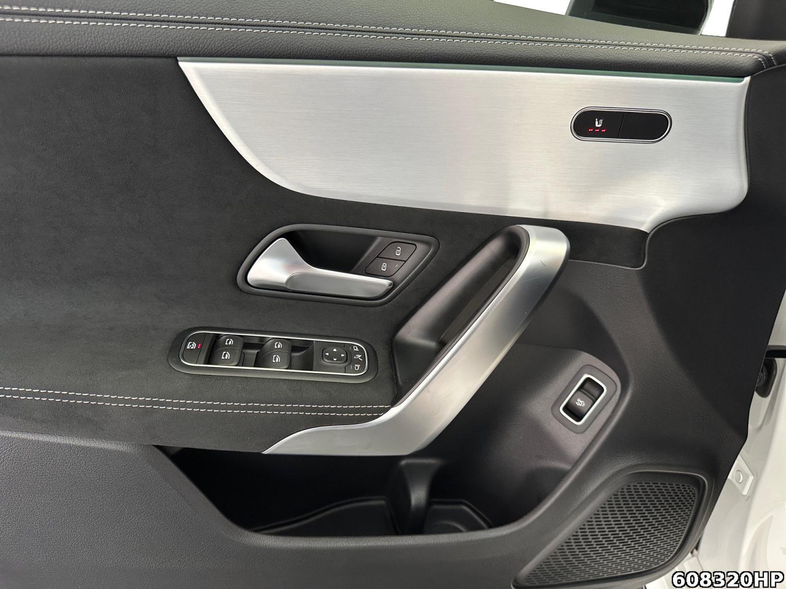Fahrzeugabbildung Mercedes-Benz CLA 200 AMG DISTRONIC Night-Paket Rückfahrkam