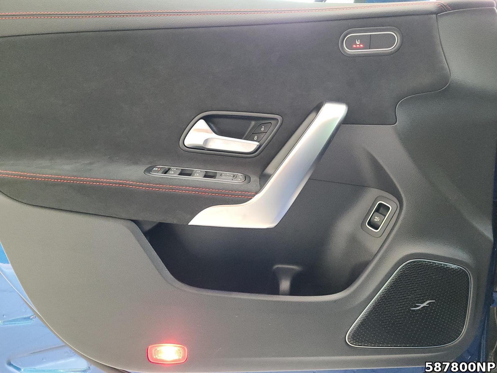 Fahrzeugabbildung Mercedes-Benz CLA 200 Shooting Brake AMG KAMERA 19