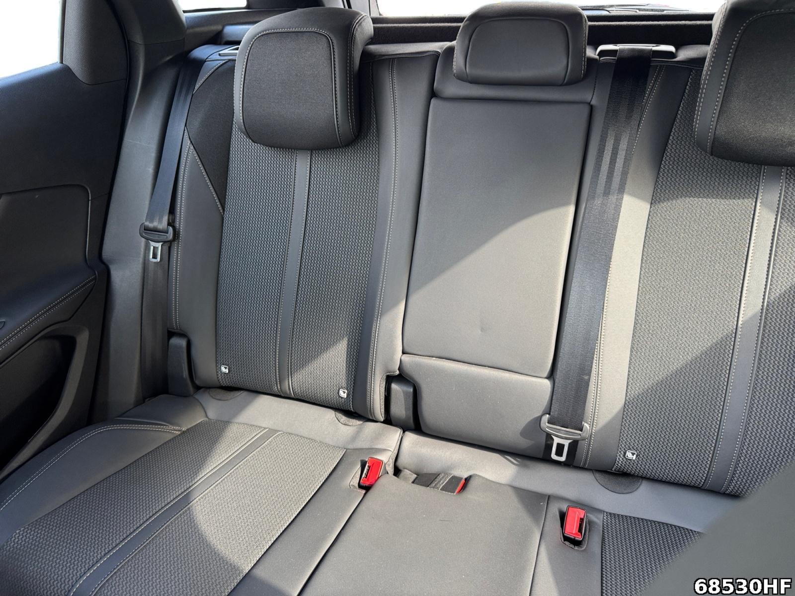 Fahrzeugabbildung Peugeot 3008 1.2 Hybrid 136 GT (EURO 6d)