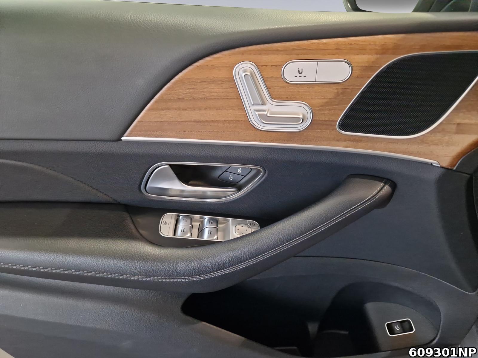 Fahrzeugabbildung Mercedes-Benz GLE 300 d 4matic AMG Line AHK Panorama Kamera