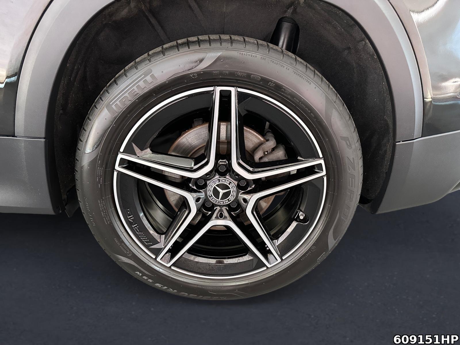 Fahrzeugabbildung Mercedes-Benz GLB 200 AMG Mutlibeam Distronic AHK Soundsystem
