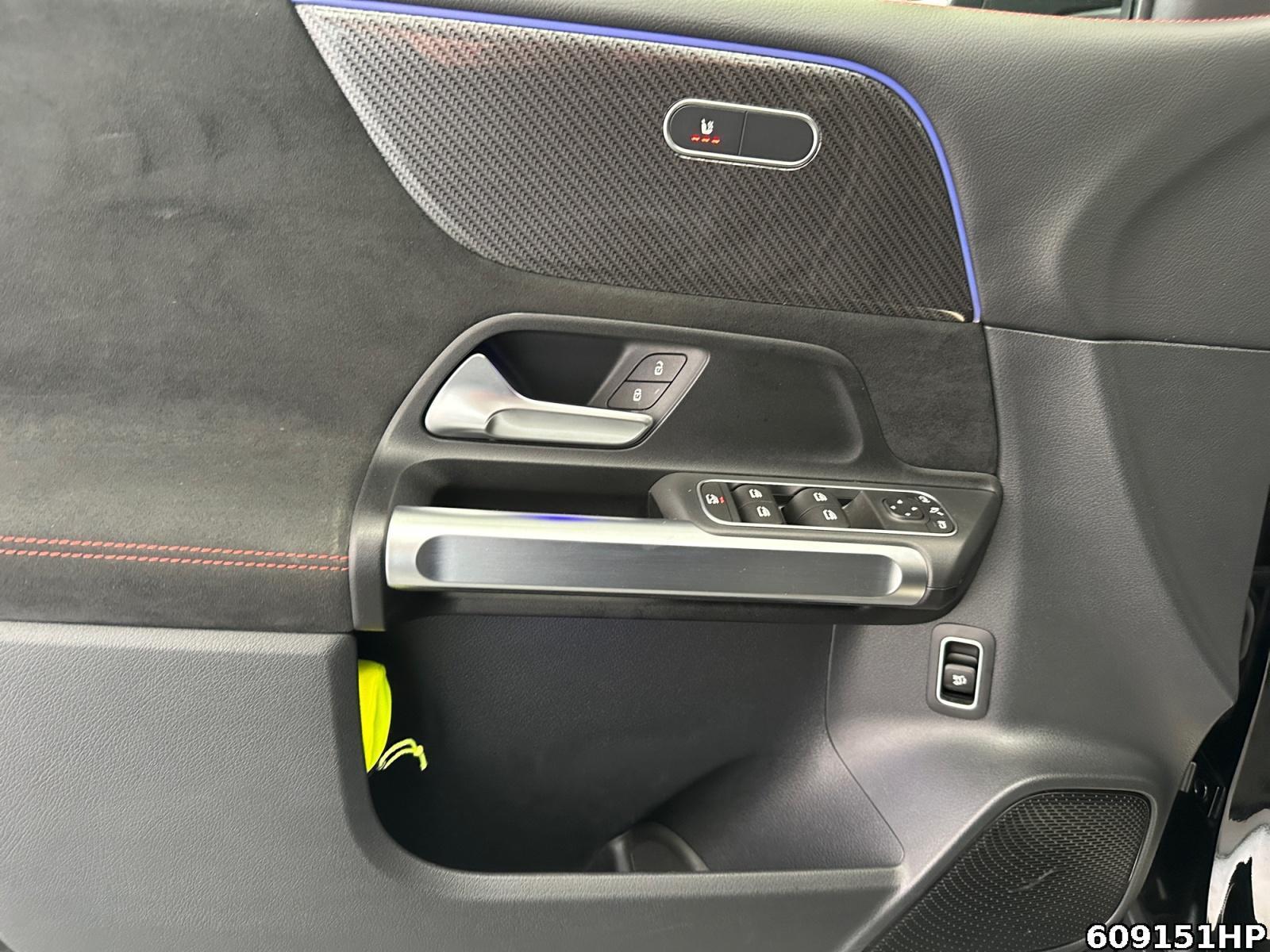 Fahrzeugabbildung Mercedes-Benz GLB 200 AMG Mutlibeam Distronic AHK Soundsystem