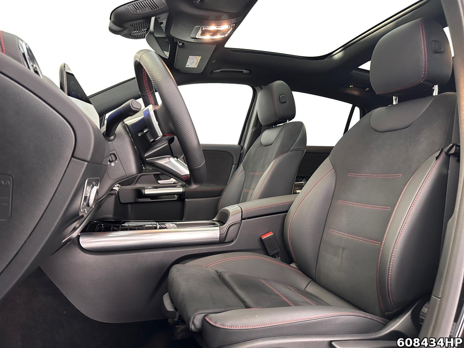 Fahrzeugabbildung Mercedes-Benz EQA 4M AMG Pano AHK Night Kamera Carplay LED