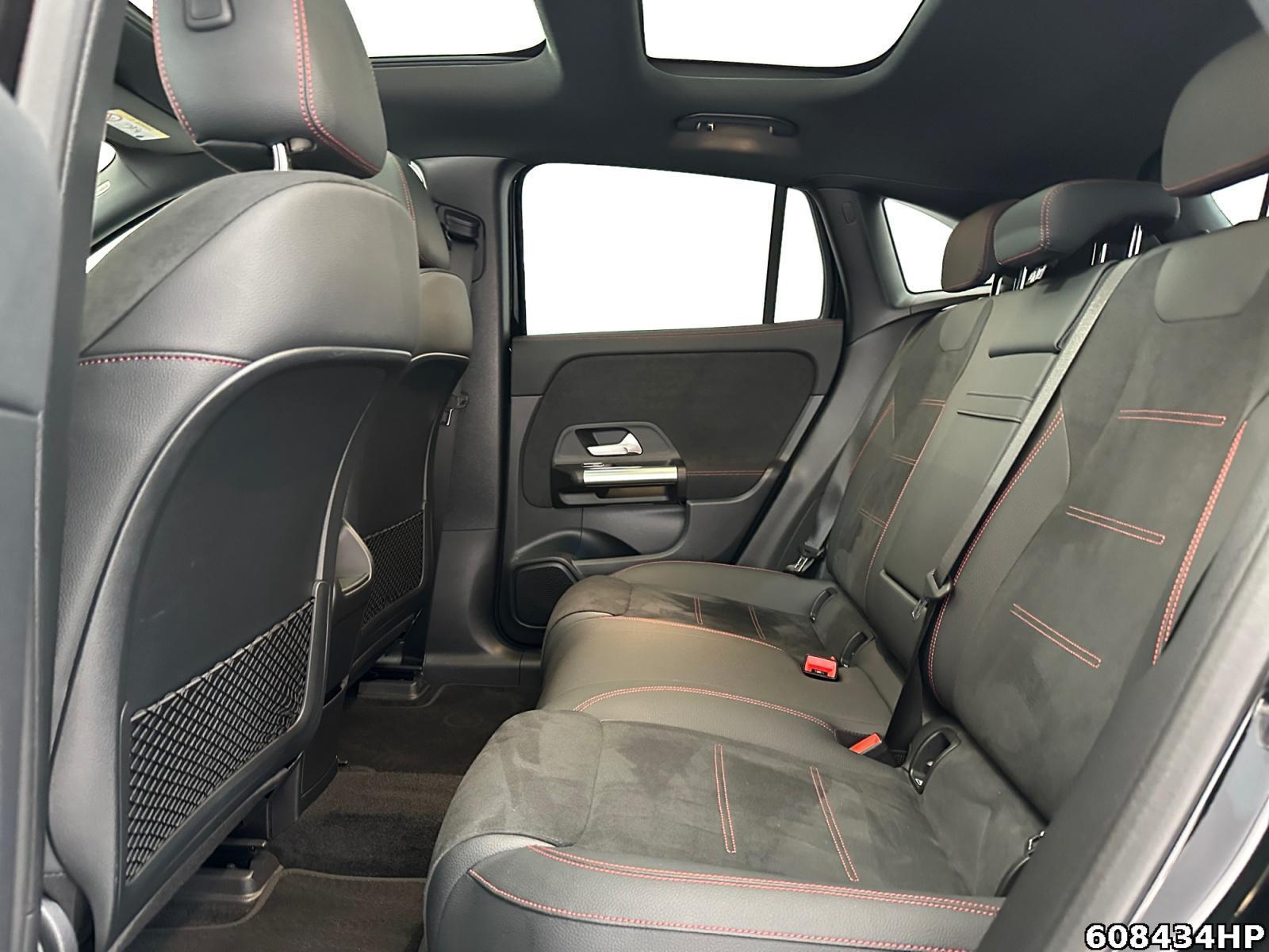 Fahrzeugabbildung Mercedes-Benz EQA 4M AMG Pano AHK Night Kamera Carplay LED