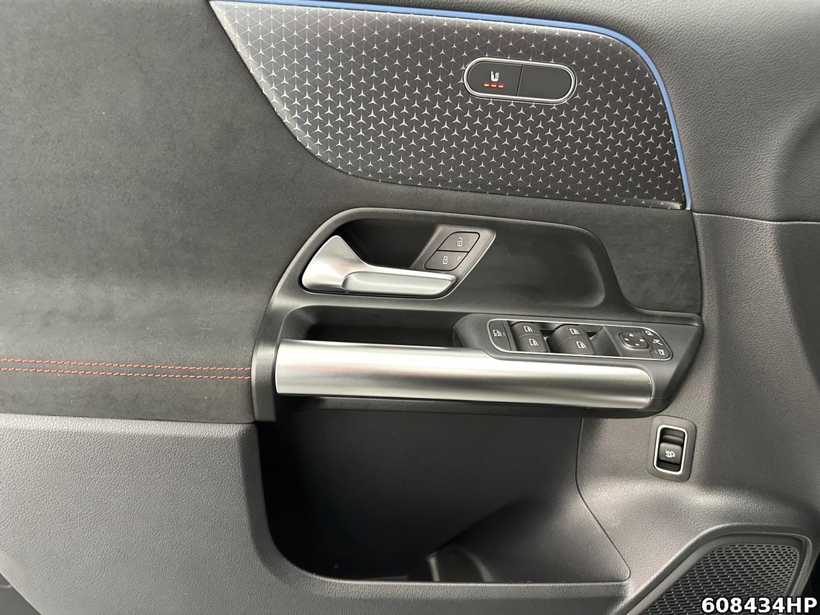 Fahrzeugabbildung Mercedes-Benz EQA 4M AMG Pano AHK Night Kamera Carplay LED