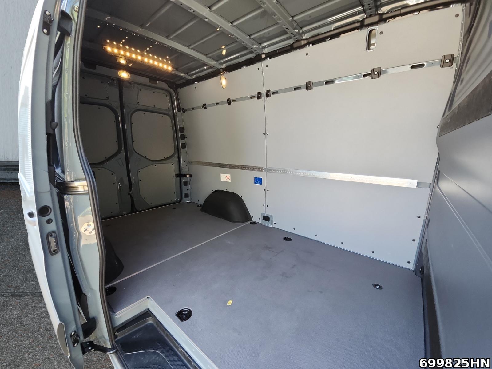 Fahrzeugabbildung Mercedes-Benz Sprinter 317 CDI Kasten PRO*L2H2*3500AHK*Kamera
