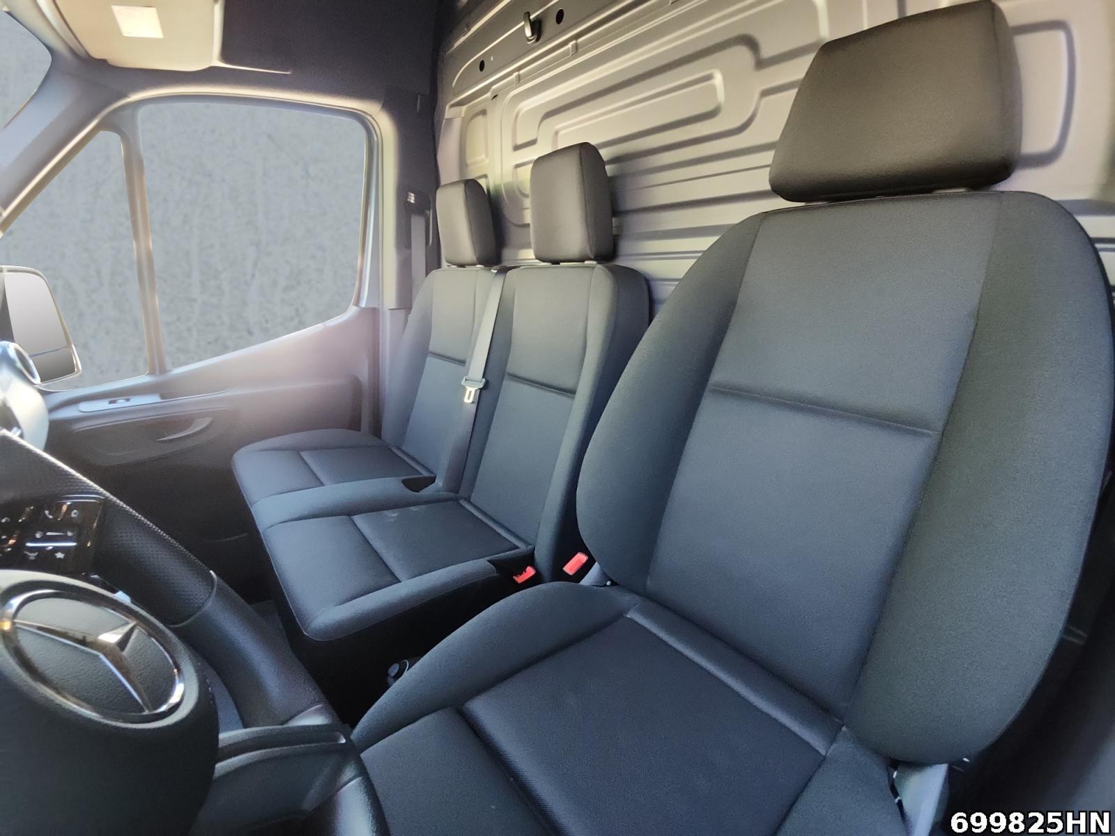 Fahrzeugabbildung Mercedes-Benz Sprinter 317 CDI Kasten PRO*L2H2*3500AHK*Kamera