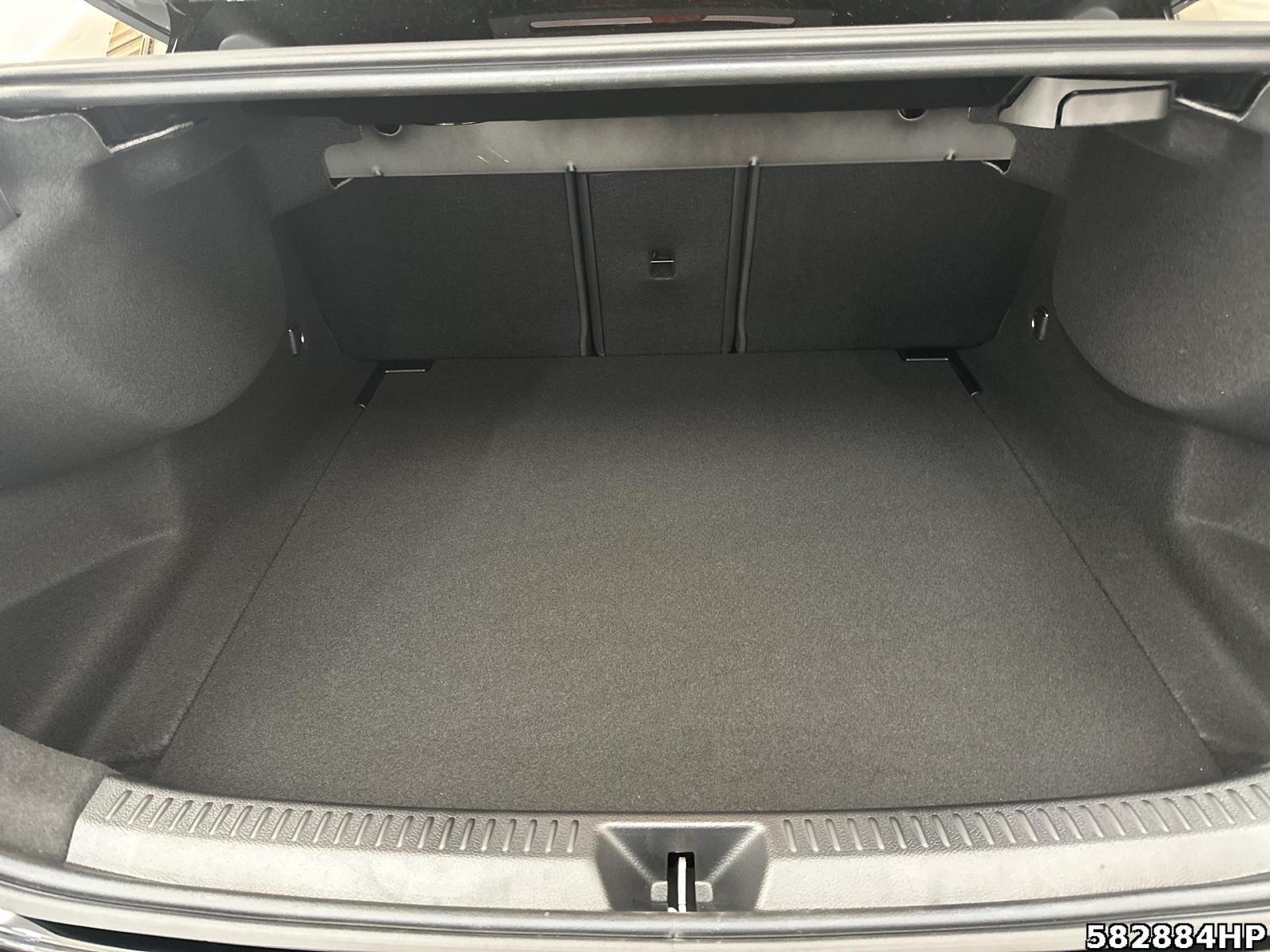 Fahrzeugabbildung Mercedes-Benz A 180 Limousine +PROGRSSIVE-LINE-ADVANCED+LED+