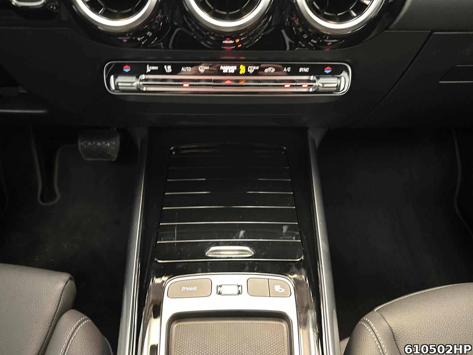 Fahrzeugabbildung Mercedes-Benz GLA 200 Progressive AHK Rückfahrkamera LED Spurh