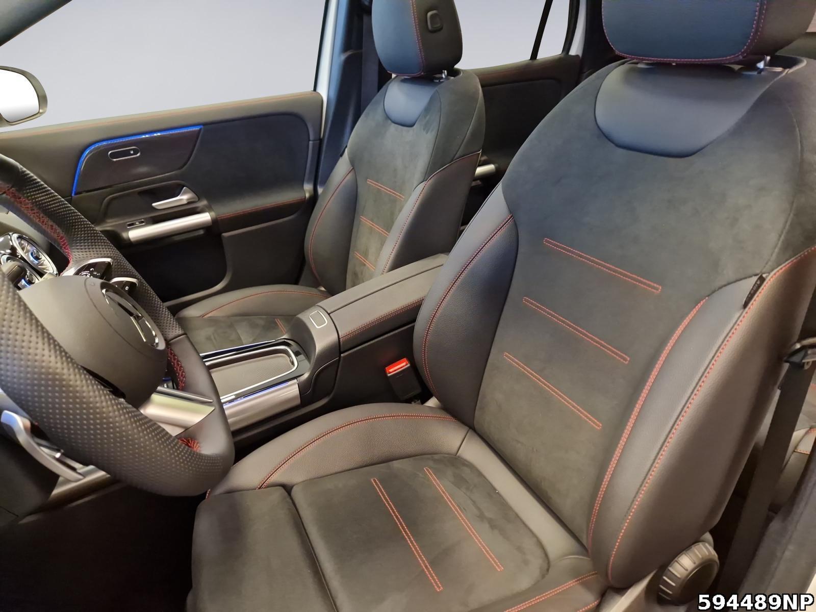 Fahrzeugabbildung Mercedes-Benz GLA 180 AMG Night Pano LED Ambiente Smartphone