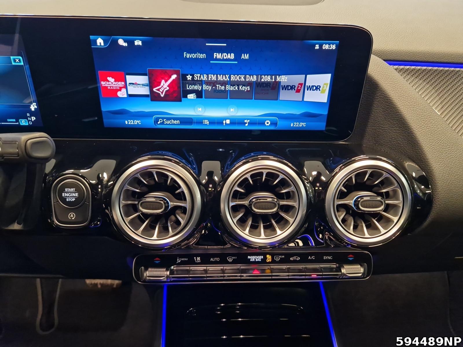 Fahrzeugabbildung Mercedes-Benz GLA 180 AMG Night Pano LED Ambiente Smartphone