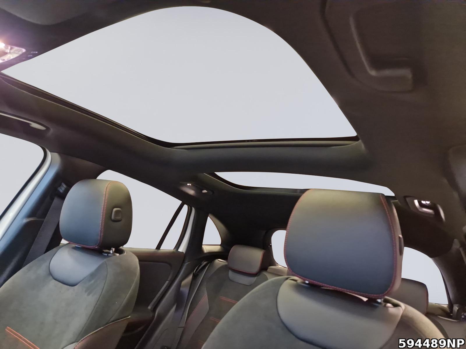 Fahrzeugabbildung Mercedes-Benz GLA 180 AMG Night Pano LED Ambiente Smartphone