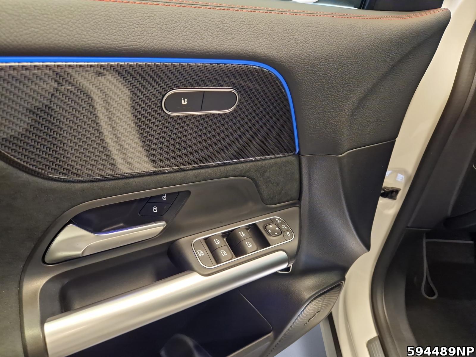 Fahrzeugabbildung Mercedes-Benz GLA 180 AMG Night Pano LED Ambiente Smartphone