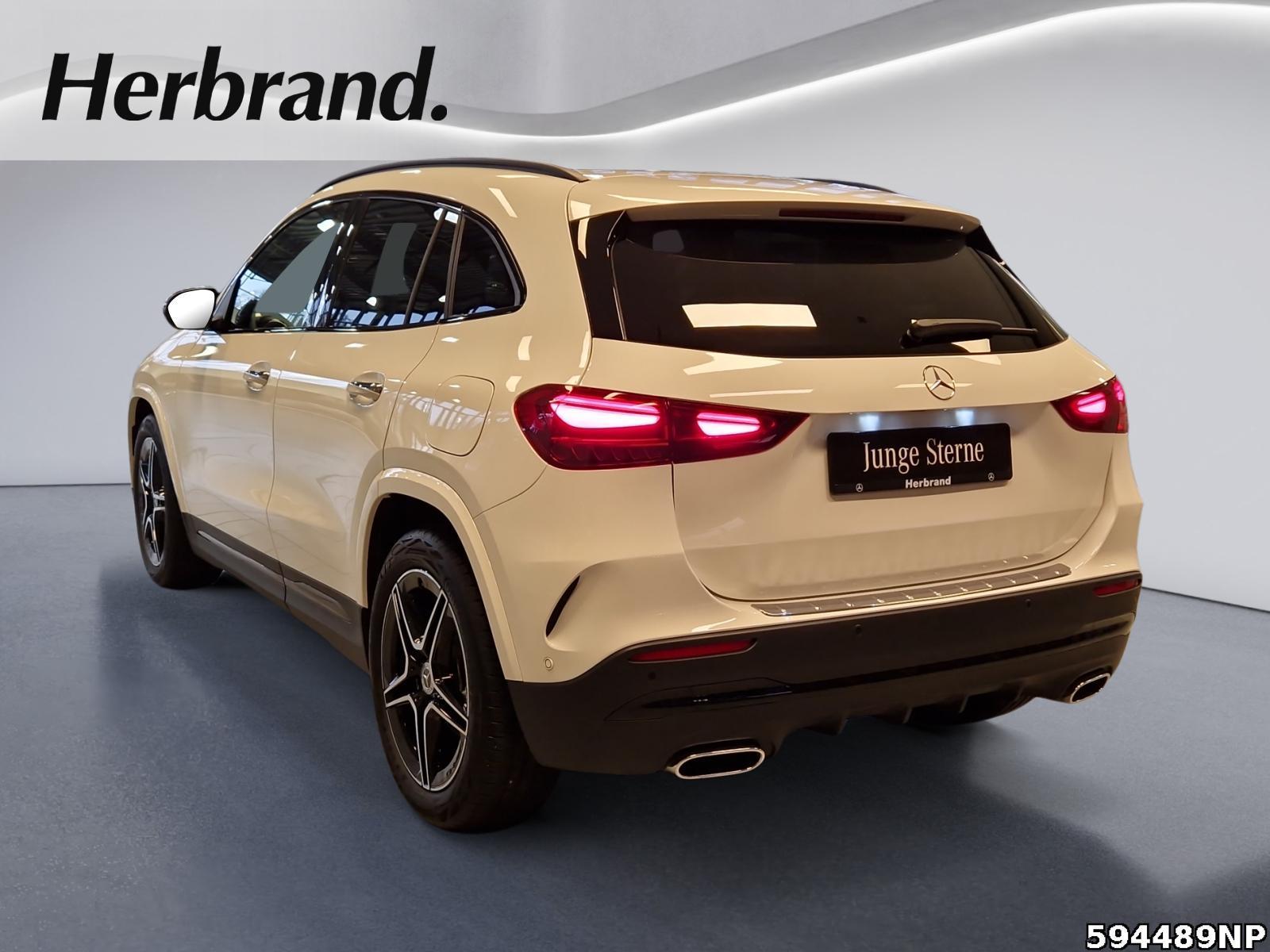 Fahrzeugabbildung Mercedes-Benz GLA 180 AMG Night Pano LED Ambiente Smartphone