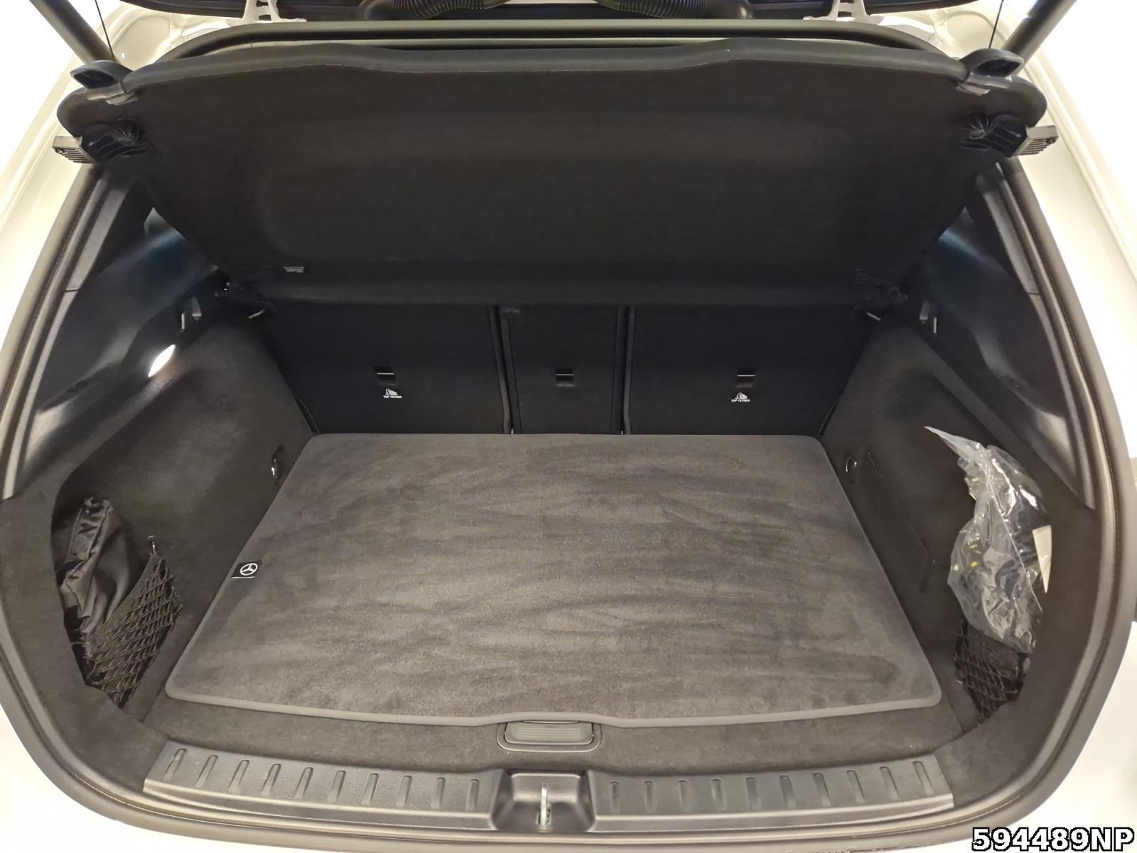 Fahrzeugabbildung Mercedes-Benz GLA 180 AMG Night Pano LED Ambiente Smartphone