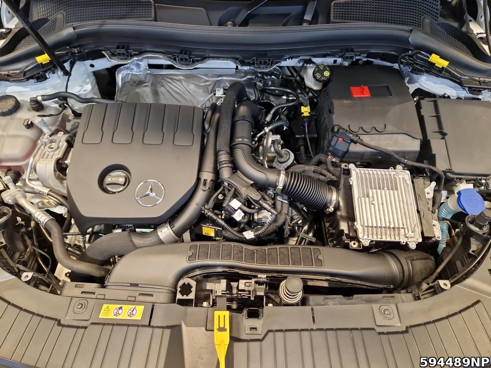 Fahrzeugabbildung Mercedes-Benz GLA 180 AMG Night Pano LED Ambiente Smartphone