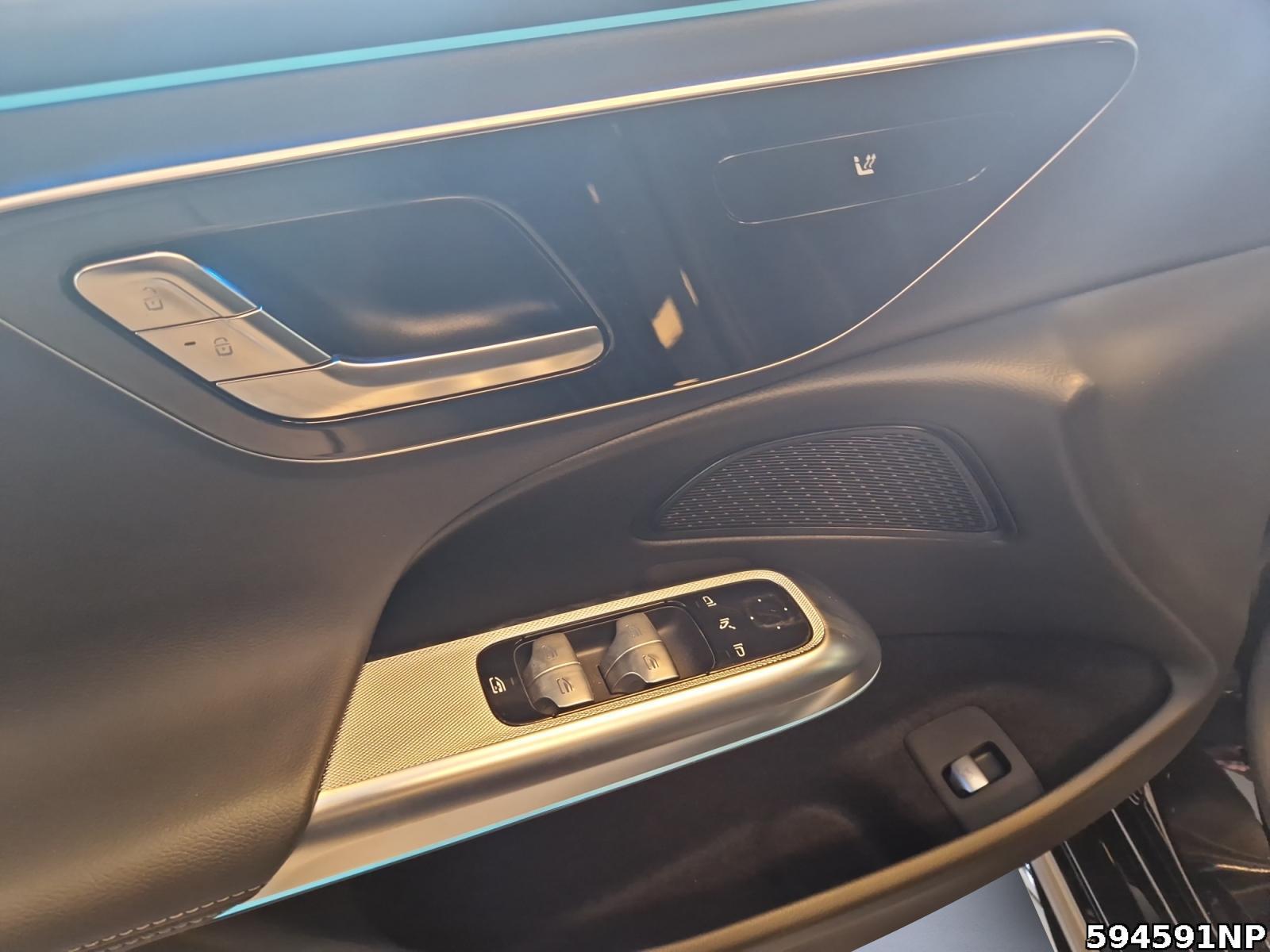 Fahrzeugabbildung Mercedes-Benz E 220 d AMG Night LED KEYLESS Ambiente CarPlay