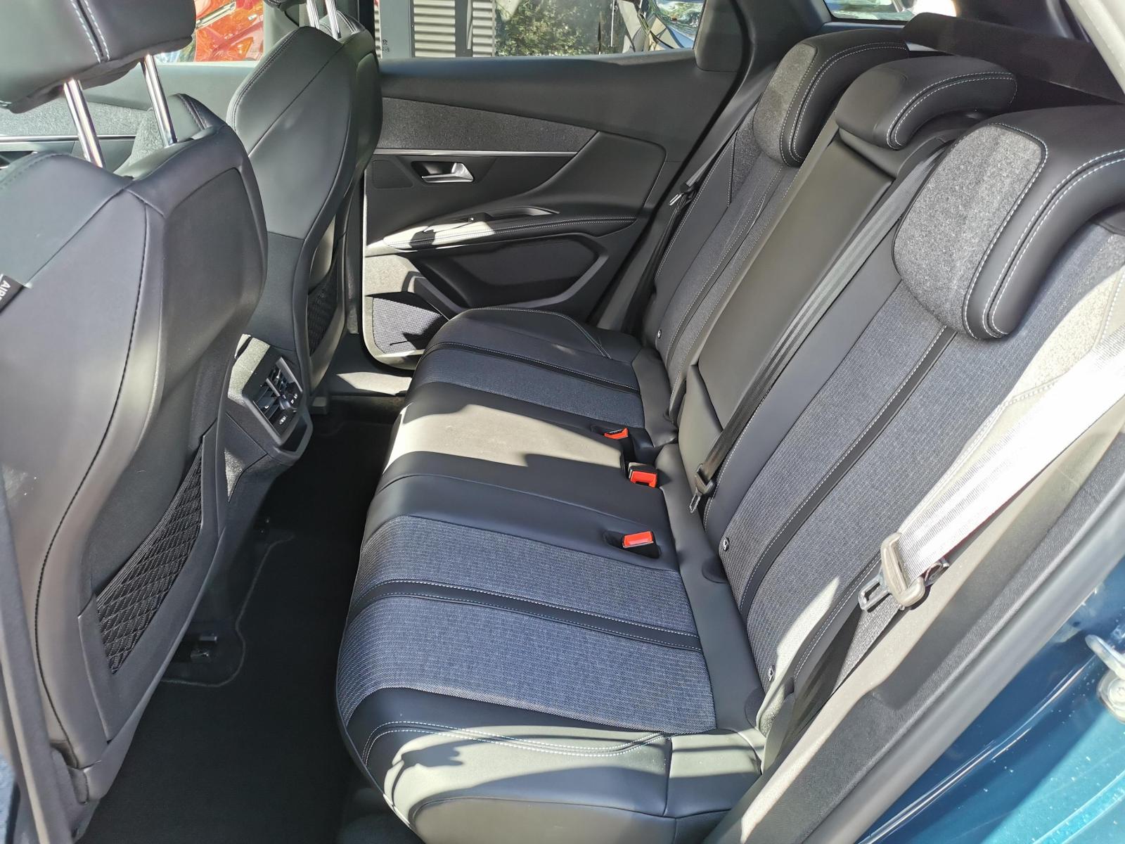 Fahrzeugabbildung Peugeot 3008 1.2 PureTech 130, Allure Pack