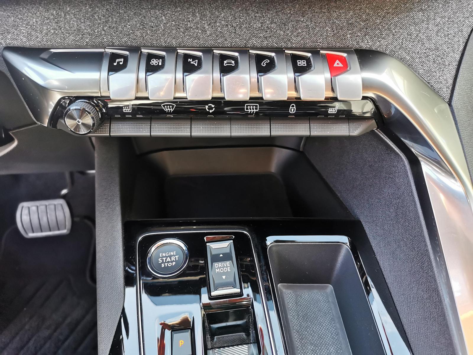 Fahrzeugabbildung Peugeot 3008 1.2 PureTech 130, Allure Pack