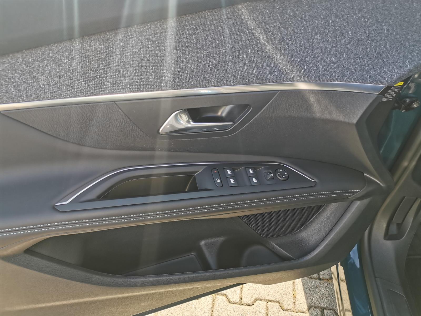 Fahrzeugabbildung Peugeot 3008 1.2 PureTech 130, Allure Pack