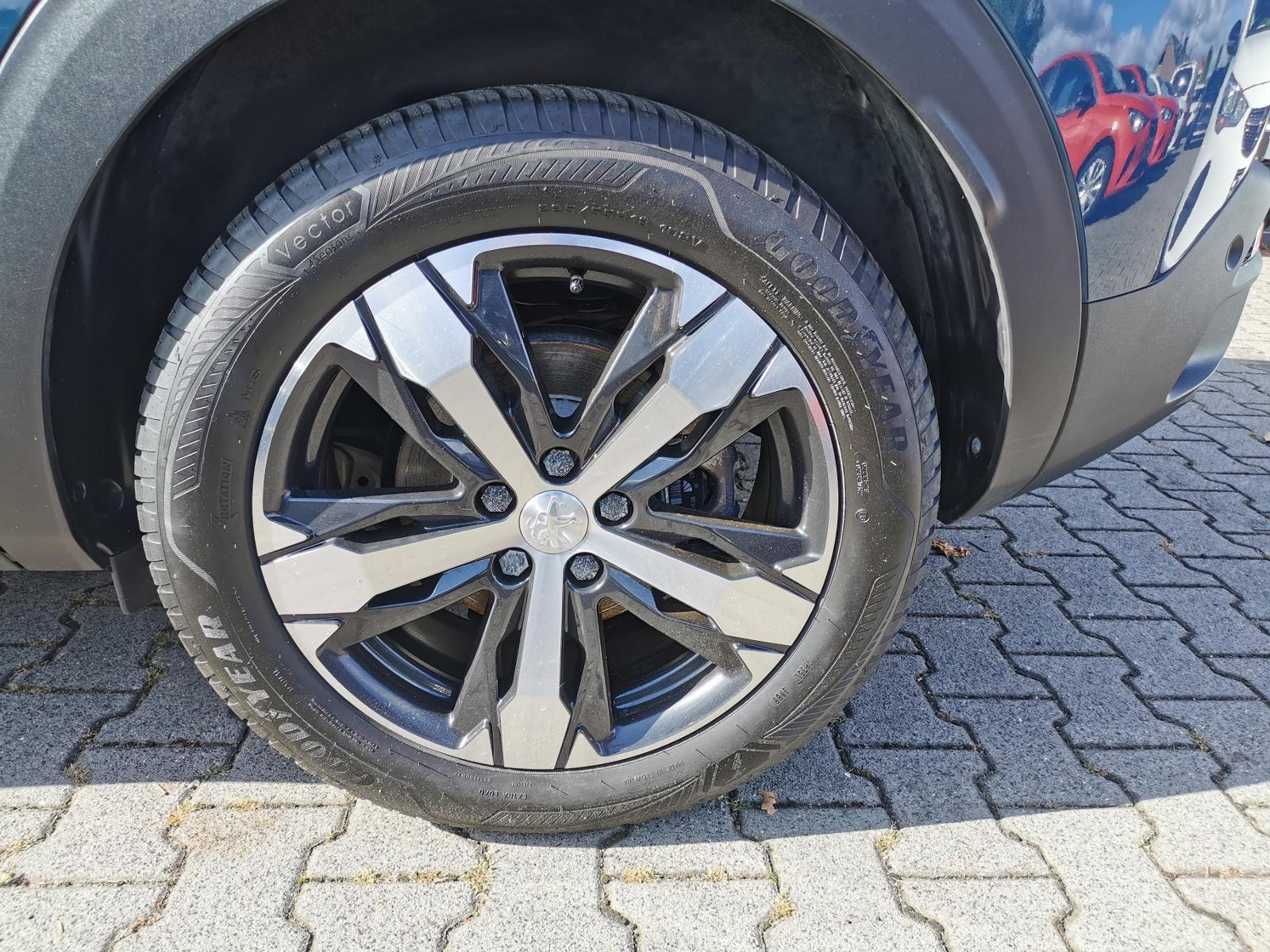 Fahrzeugabbildung Peugeot 3008 1.2 PureTech 130, Allure Pack