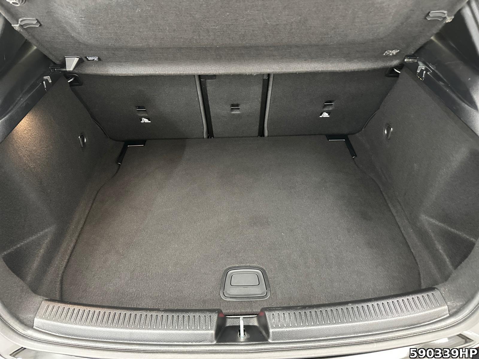Fahrzeugabbildung Mercedes-Benz A 200 AMG Line DISTRONIC KEYLESS-GO Anhängevorr.