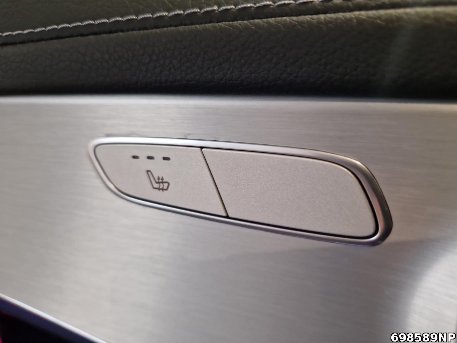 Fahrzeugabbildung Mercedes-Benz GLC 300 de 4M AMG Panorama Ambiente Kamera LED