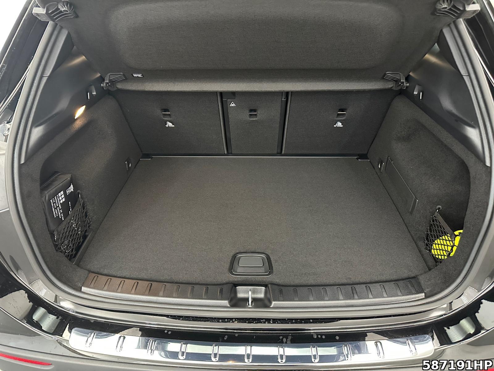 Fahrzeugabbildung Mercedes-Benz GLA 200 d +SPECIAL-EDITION+PANO+DISTRONIC+AHK+