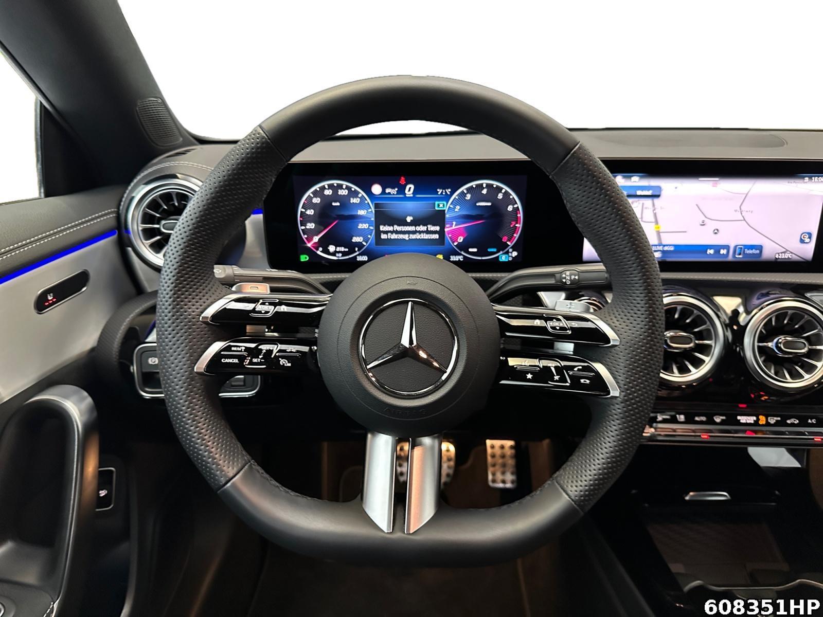 Fahrzeugabbildung Mercedes-Benz CLA 200 AMG DISTRONIC Night-Paket Rückfahrkamera