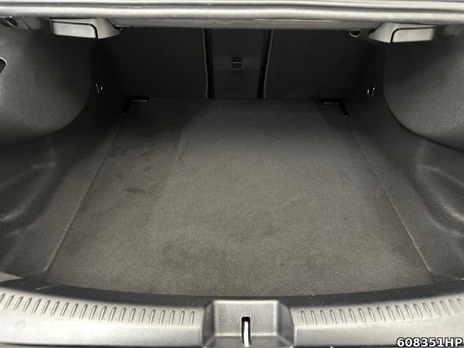 Fahrzeugabbildung Mercedes-Benz CLA 200 AMG DISTRONIC Night-Paket Rückfahrkamera