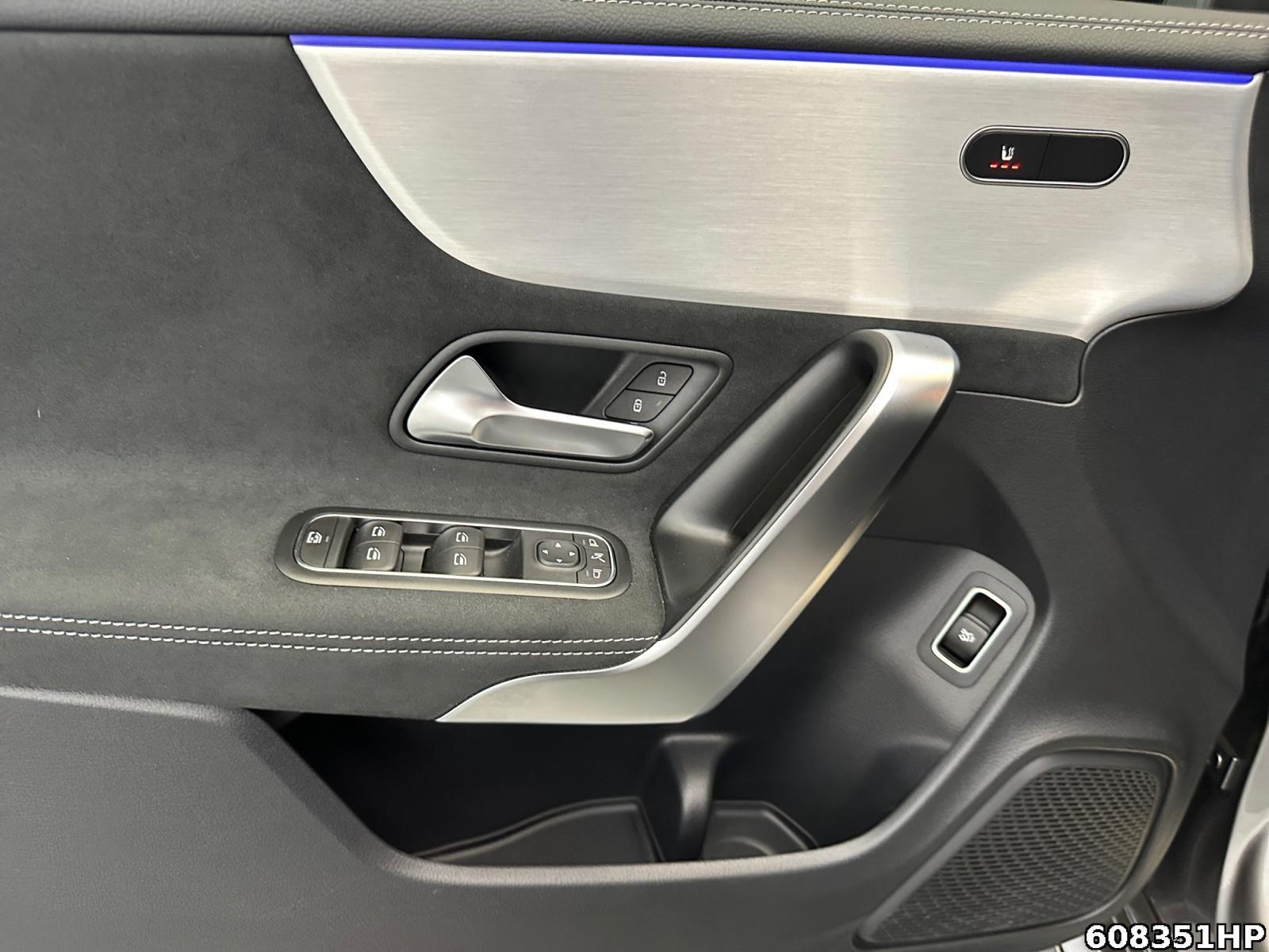 Fahrzeugabbildung Mercedes-Benz CLA 200 AMG DISTRONIC Night-Paket Rückfahrkamera