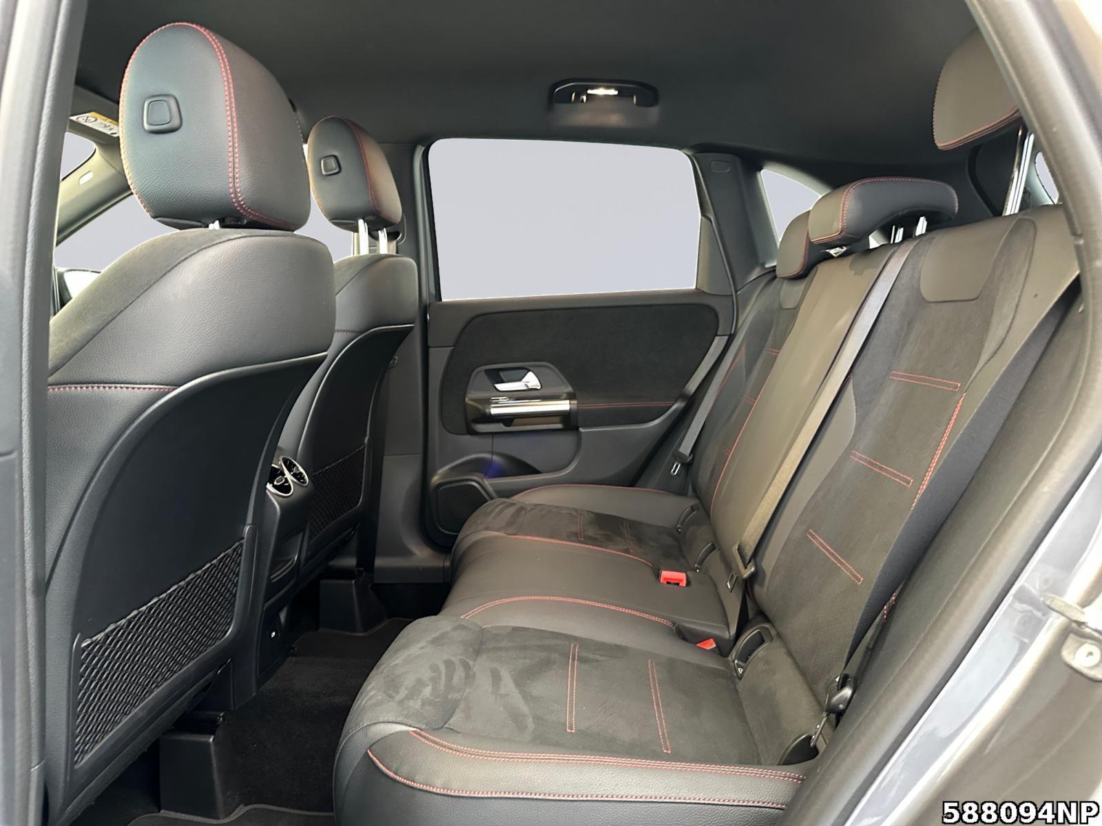 Fahrzeugabbildung Mercedes-Benz B 250 e AMG Line Night-Paket Ambientebeleuchtung