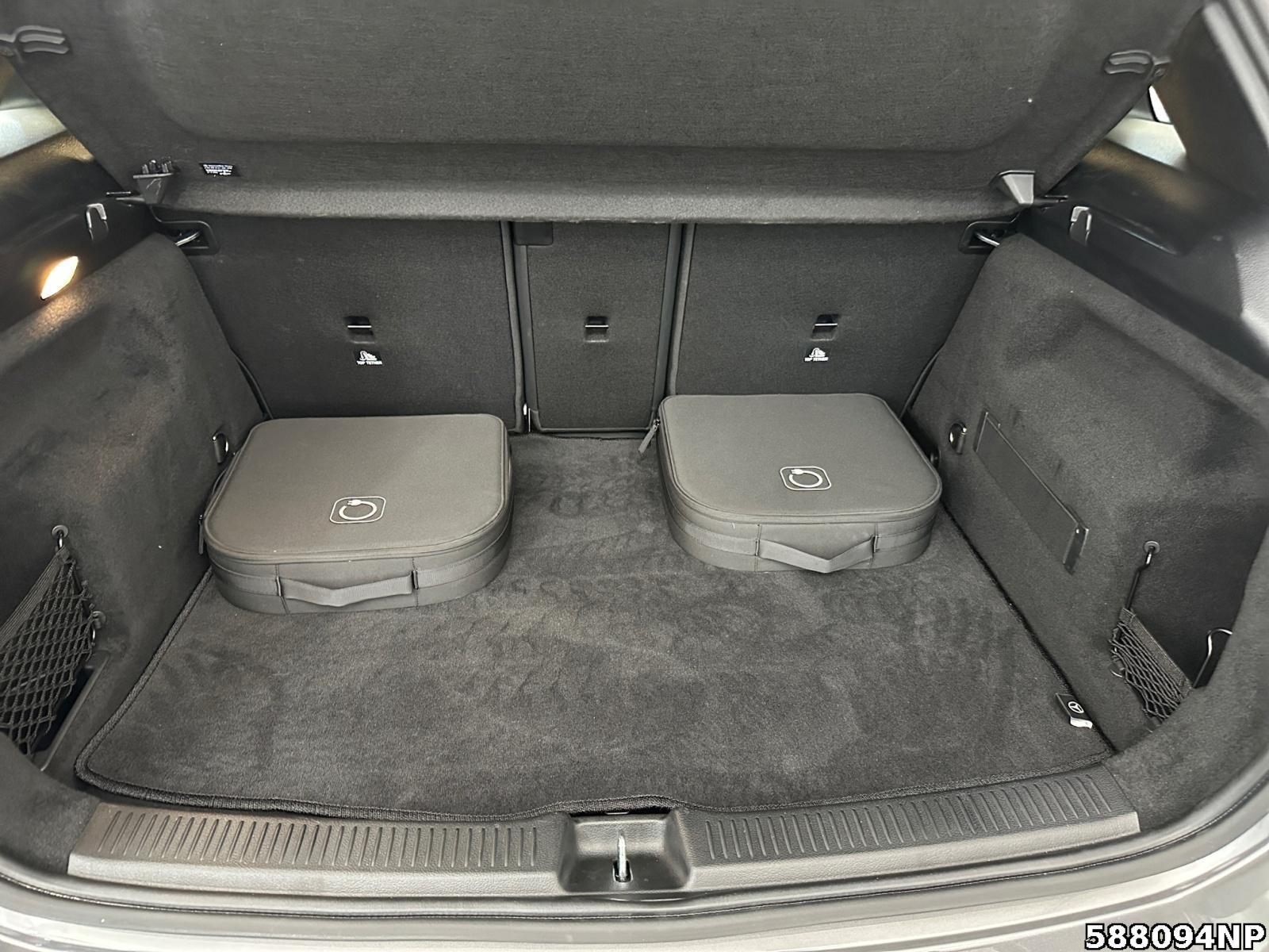 Fahrzeugabbildung Mercedes-Benz B 250 e AMG Line Night-Paket Ambientebeleuchtung