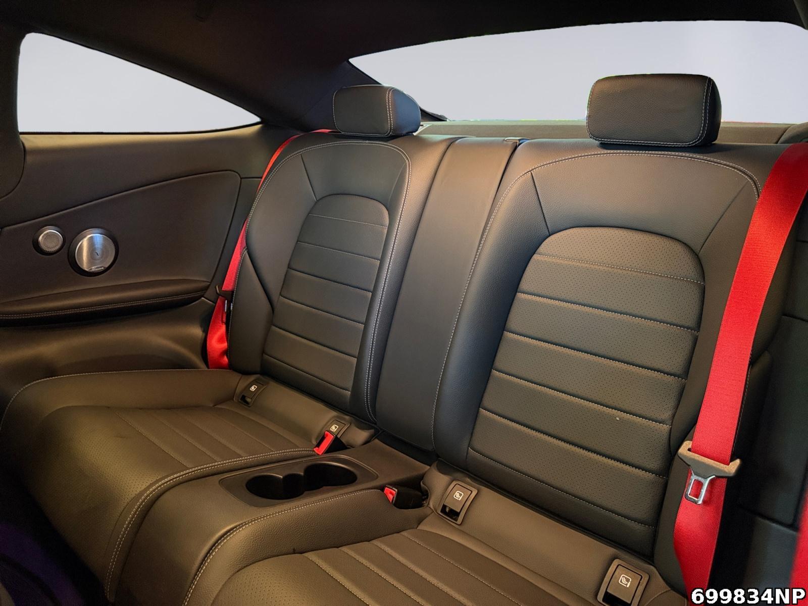 Fahrzeugabbildung Mercedes-Benz C 200 Coupé AMG Line Distronic Burmester Carplay