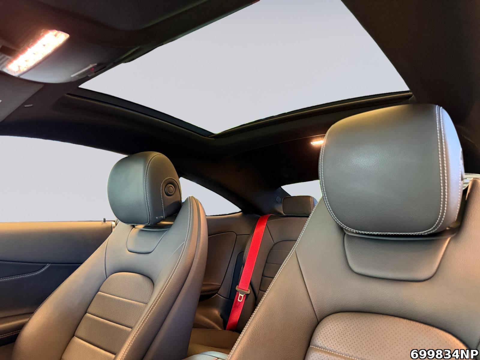 Fahrzeugabbildung Mercedes-Benz C 200 Coupé AMG Line Distronic Burmester Carplay
