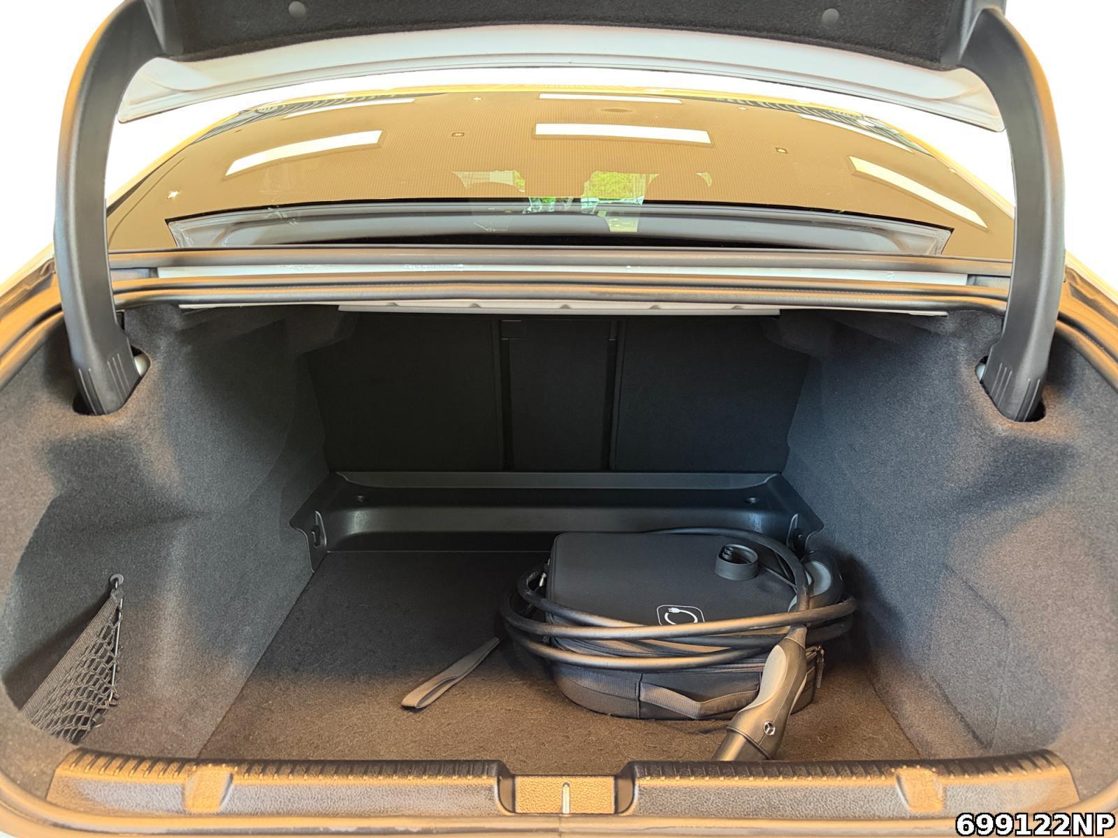 Fahrzeugabbildung Mercedes-Benz EQE 4M Airmatic Digital Distronic 360 21