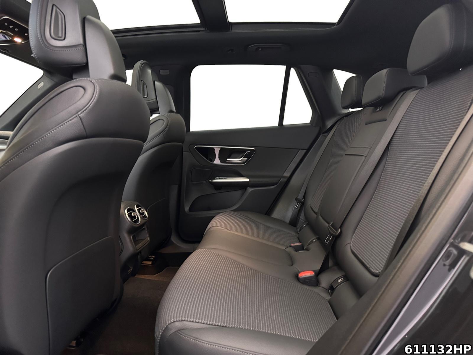 Fahrzeugabbildung Mercedes-Benz GLC 300 e 4M Avantgarde Pano AHK Digital-Light
