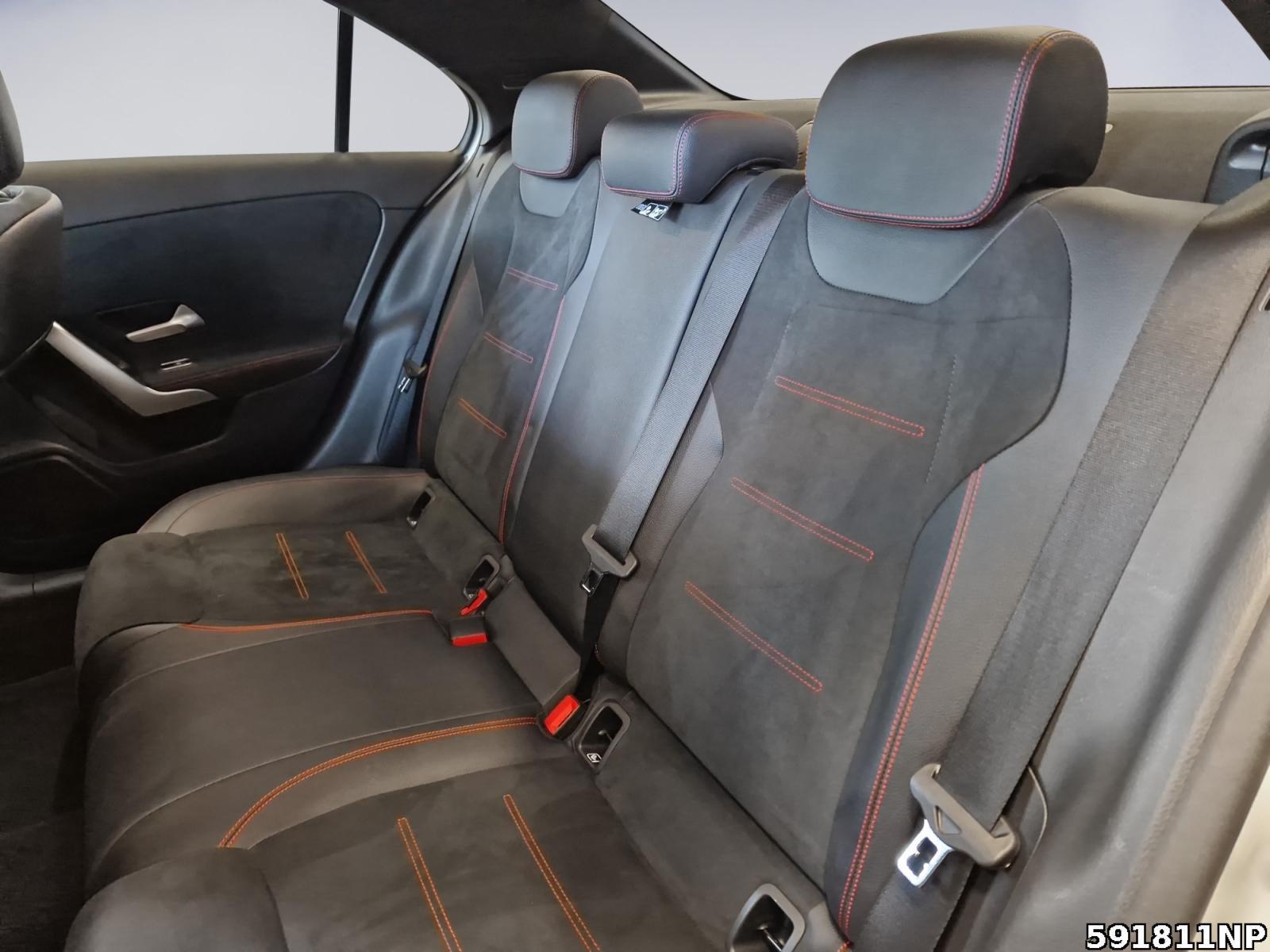 Fahrzeugabbildung Mercedes-Benz A 250 Limousine AMG Night LED Kamera 18