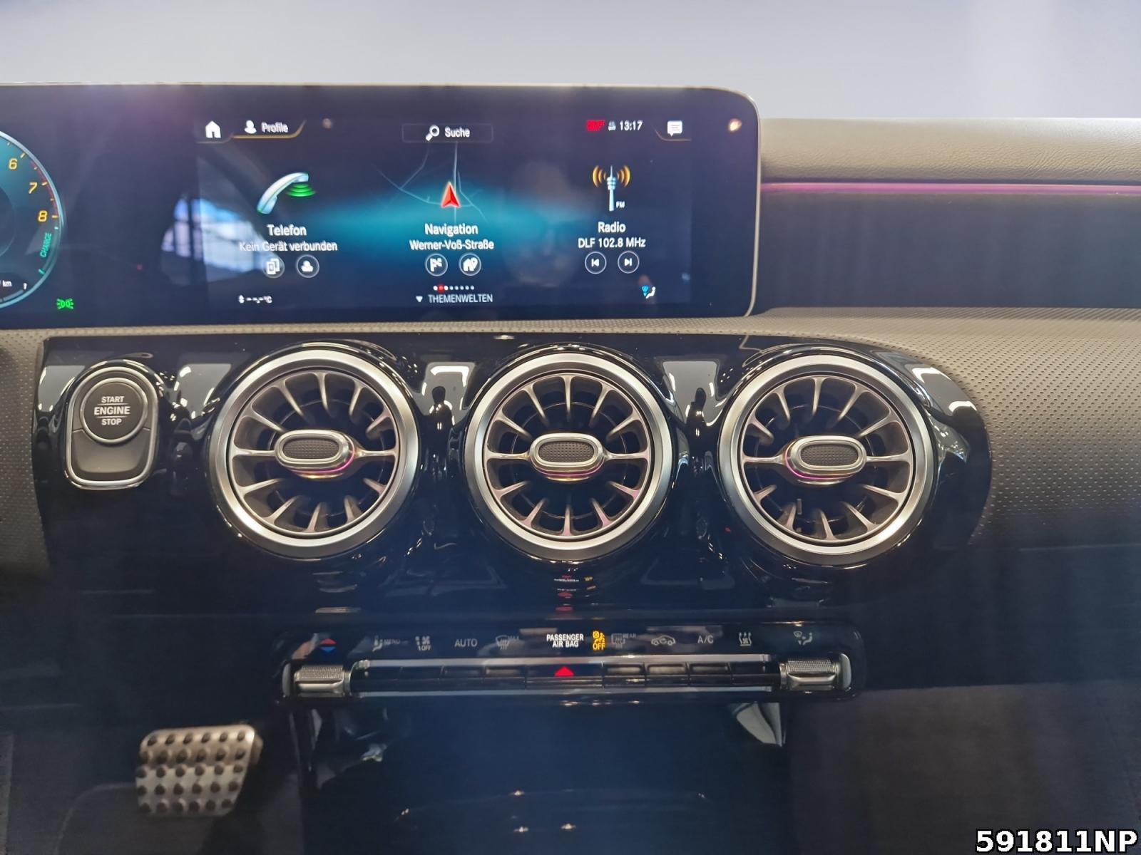 Fahrzeugabbildung Mercedes-Benz A 250 Limousine AMG Night LED Kamera 18