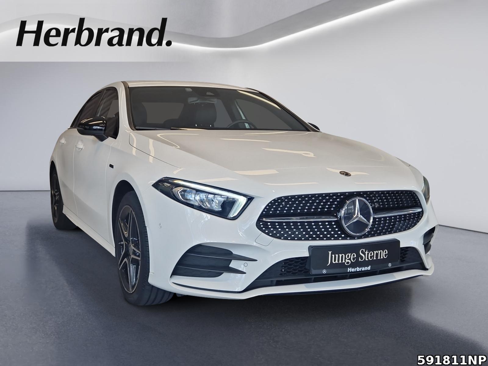 Fahrzeugabbildung Mercedes-Benz A 250 Limousine AMG Night LED Kamera 18