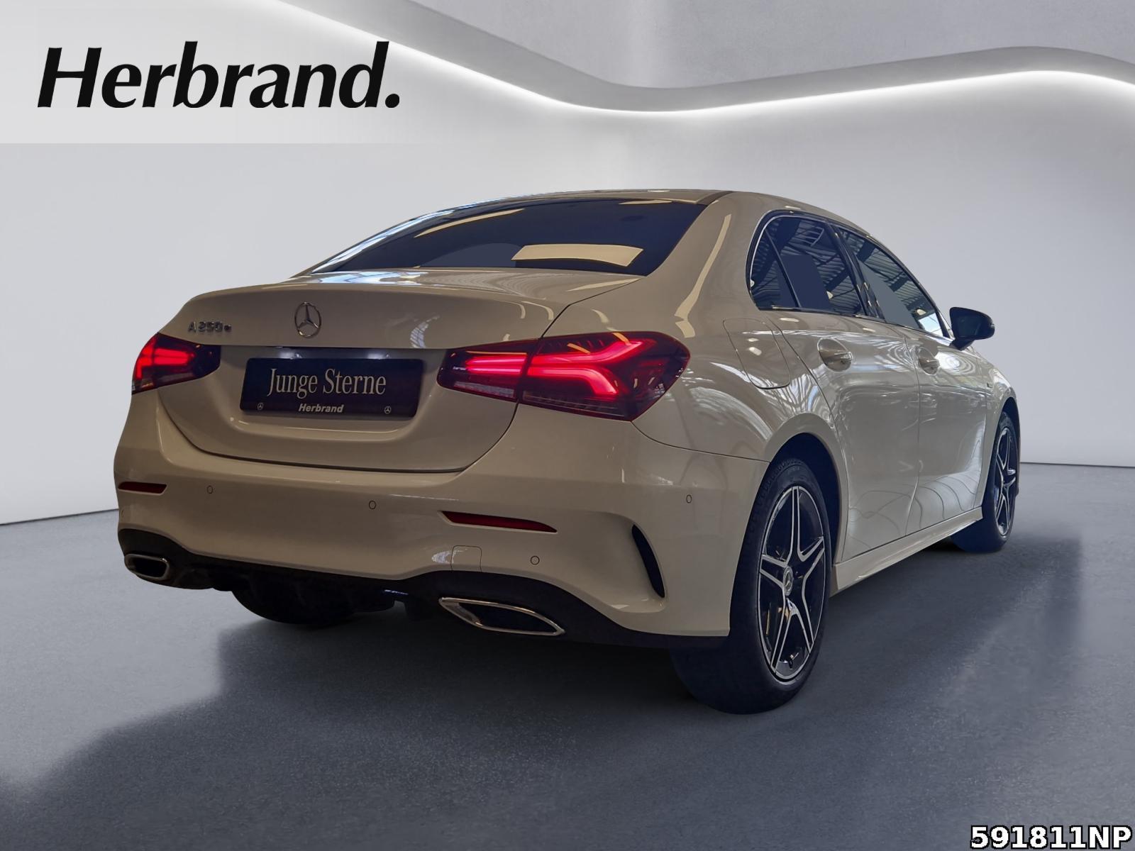 Fahrzeugabbildung Mercedes-Benz A 250 Limousine AMG Night LED Kamera 18